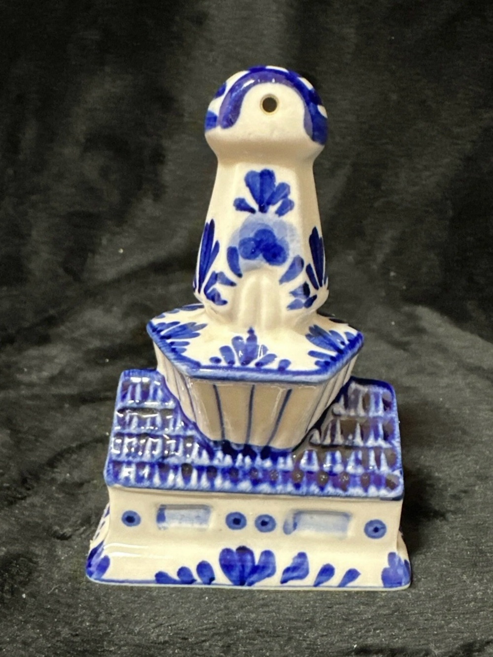 DELFT BLUE HAND PAINTED PORCELAIN HOUSE SHAKER HOLLAND